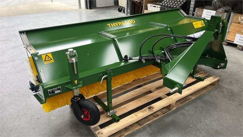 Thyregod TK 2800 med nylon børster og hydraulisk sving. bre - Metla: slika 1 Thyregod TK 2800 med nylon børster og hydraulisk sving. bre - Metla: slika 1