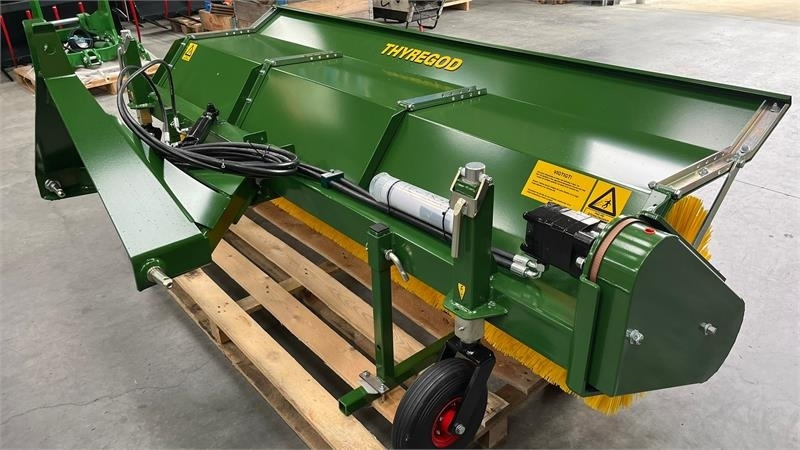 Thyregod TK 2800 med nylon børster og hydraulisk sving. bre - Metla: slika 4 Thyregod TK 2800 med nylon børster og hydraulisk sving. bre - Metla: slika 4