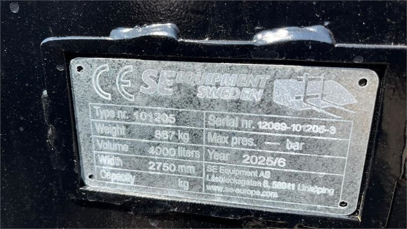 Kolesni nakladalec Volvo 4m3 skovl med Volvo beslag på. Den er 2.75m bred: slika 7
