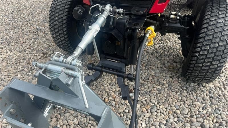 Yanmar YT 235H 4WD Snow Edition med sneplov og spreder - Traktor: slika 4 Yanmar YT 235H 4WD Snow Edition med sneplov og spreder - Traktor: slika 4