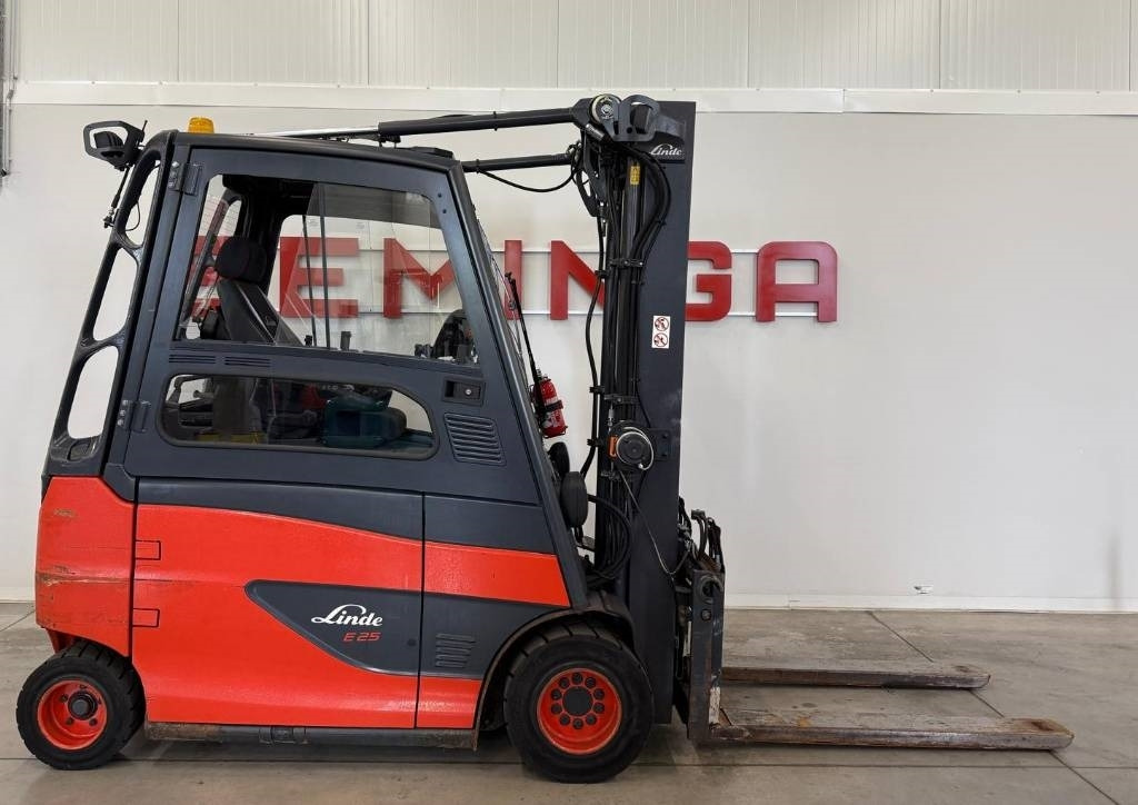 Linde 10984 - E25 - Električni viličar: slika 2 Linde 10984 - E25 - Električni viličar: slika 2