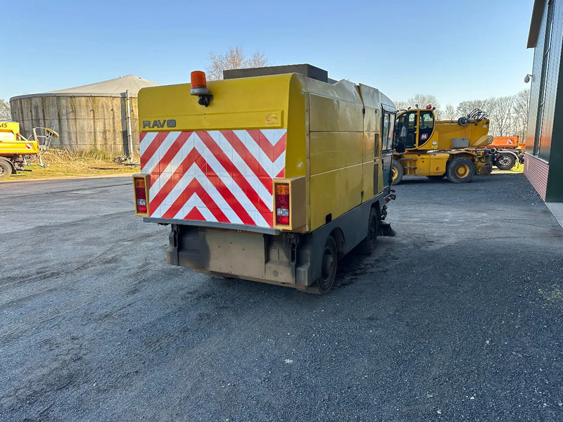 Ravo 530 VEEGMACHINE/SWEEPER!! - Vozilo za pometanje: slika 4 Ravo 530 VEEGMACHINE/SWEEPER!! - Vozilo za pometanje: slika 4