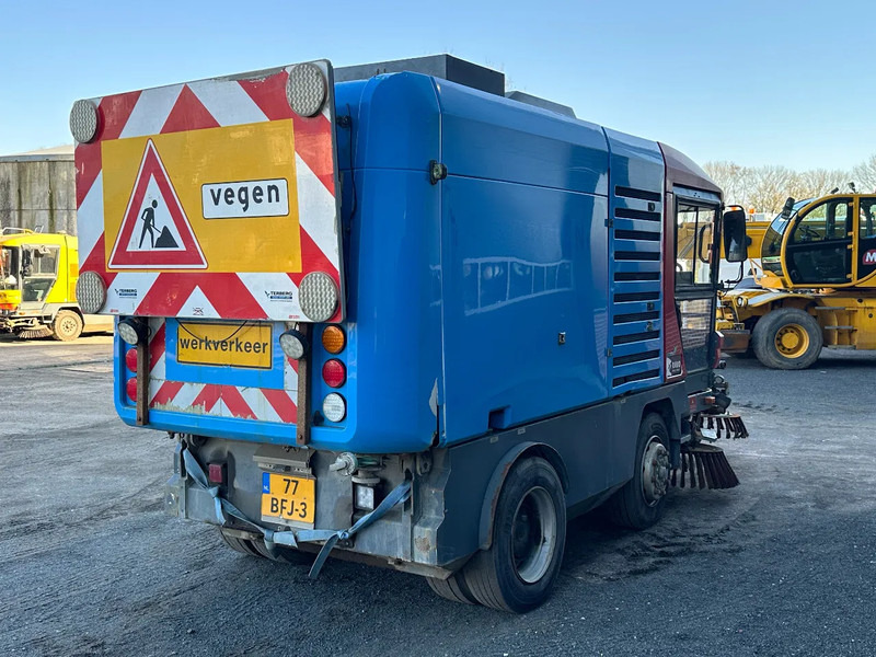 Ravo 580 VEEGMACHINE/SWEEPER!! - Vozilo za pometanje: slika 5 Ravo 580 VEEGMACHINE/SWEEPER!! - Vozilo za pometanje: slika 5