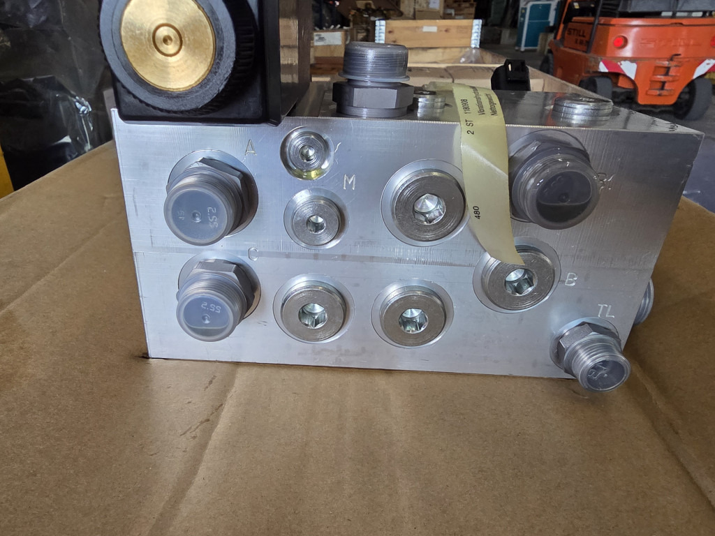 Case 47421446 - Hidravlični ventil za Gradbeni stroj: slika 4 Case 47421446 - Hidravlični ventil za Gradbeni stroj: slika 4