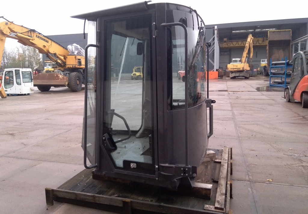 Case 84483623 - 84338702 - Kabina za Gradbeni stroj: slika 4 Case 84483623 - 84338702 - Kabina za Gradbeni stroj: slika 4