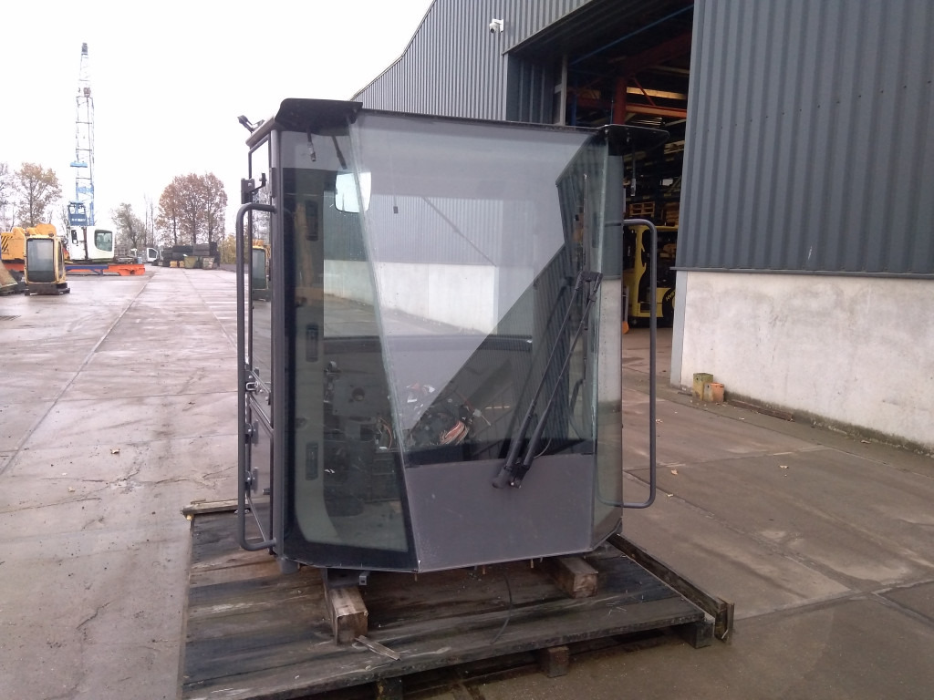 Case 84483623 - 84338702 - Kabina za Gradbeni stroj: slika 1 Case 84483623 - 84338702 - Kabina za Gradbeni stroj: slika 1