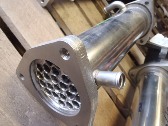 Hitachi 8976067173 - 87605866 - EGR hladilnik za Kmetijski stroj: slika 2 Hitachi 8976067173 - 87605866 - EGR hladilnik za Kmetijski stroj: slika 2