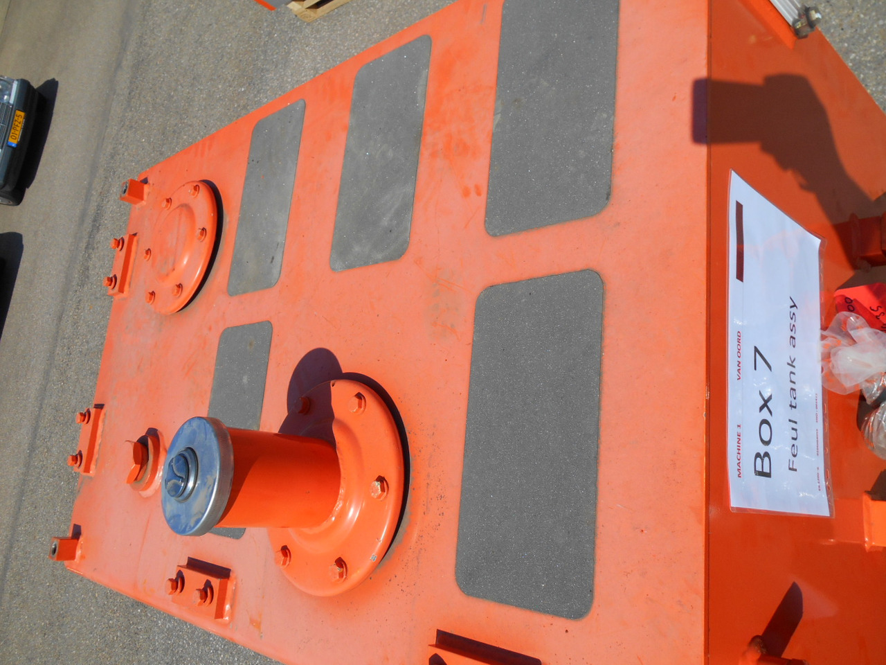 Hitachi 927877 - 9278777 - Rezervoar za gorivo za Gradbeni stroj: slika 1 Hitachi 927877 - 9278777 - Rezervoar za gorivo za Gradbeni stroj: slika 1