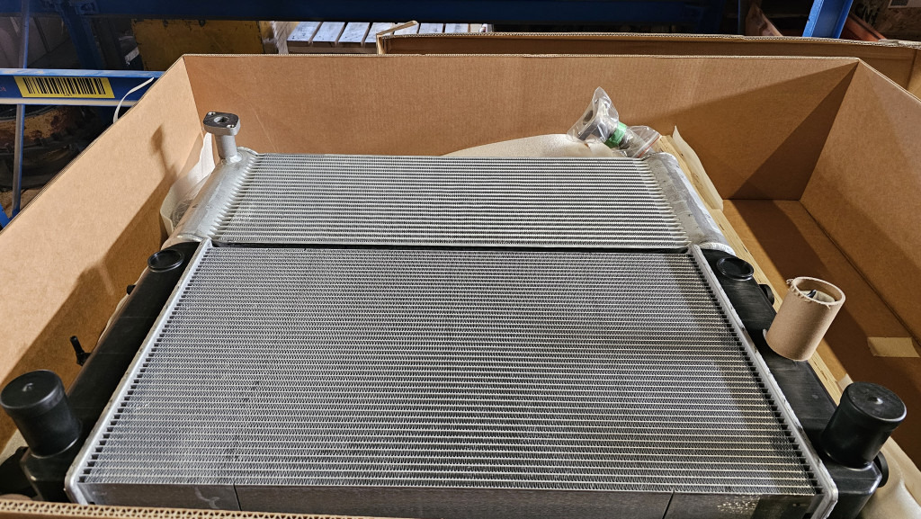 Hitachi YA00009861 - YA00039161 - Hladilnik motorja za Gradbeni stroj: slika 2 Hitachi YA00009861 - YA00039161 - Hladilnik motorja za Gradbeni stroj: slika 2