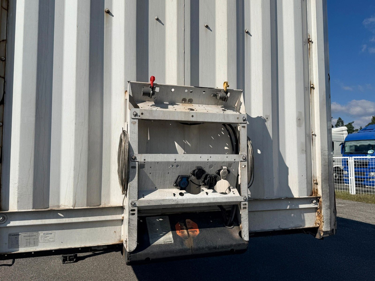 Krone SD - Polprikolica s ponjavo: slika 2 Krone SD - Polprikolica s ponjavo: slika 2