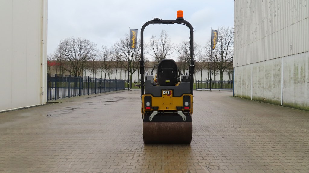 Caterpillar CB 2.5 GC - Cestni valjar: slika 3 Caterpillar CB 2.5 GC - Cestni valjar: slika 3