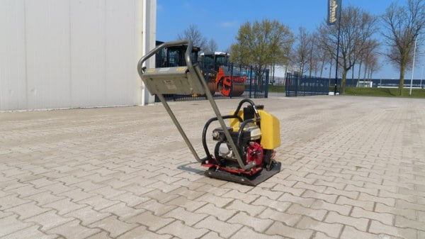 Dynapac LF 70 - Vibracijska plošča: slika 2 Dynapac LF 70 - Vibracijska plošča: slika 2