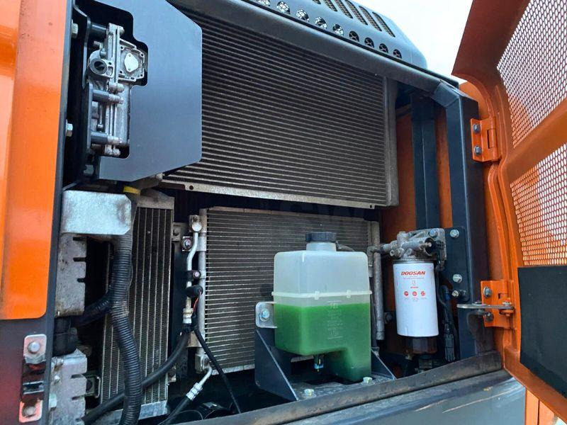 Doosan DX 250 W - Bager na kolesih: slika 4 Doosan DX 250 W - Bager na kolesih: slika 4