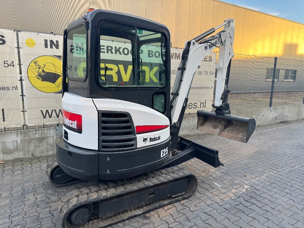 Bobcat E25 - Mini bager: slika 1 Bobcat E25 - Mini bager: slika 1