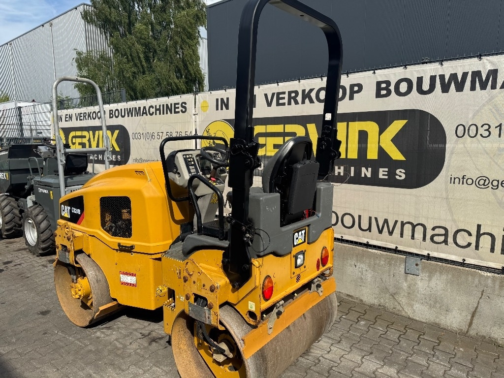 CAT CB 24 B - Cestni valjar: slika 2 CAT CB 24 B - Cestni valjar: slika 2