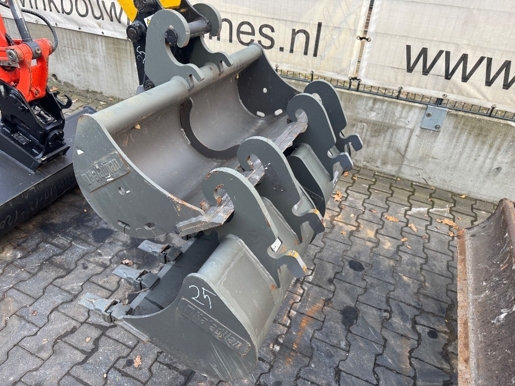 Komatsu PC 26 MR-3 - Mini bager: slika 2 Komatsu PC 26 MR-3 - Mini bager: slika 2