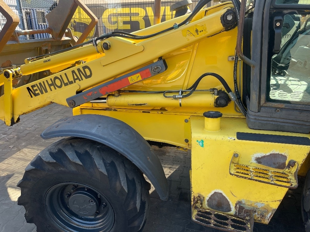 Bager nakladalec New Holland LB 110: slika 12