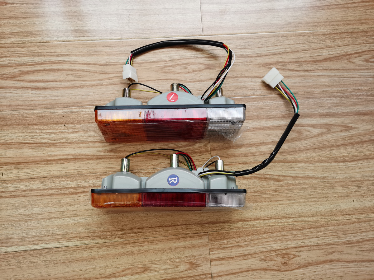 Qingdao Promising Rear Combination Light for China Loader - Zadnje luči za Kolesni nakladalec: slika 1 Qingdao Promising Rear Combination Light for China Loader - Zadnje luči za Kolesni nakladalec: slika 1