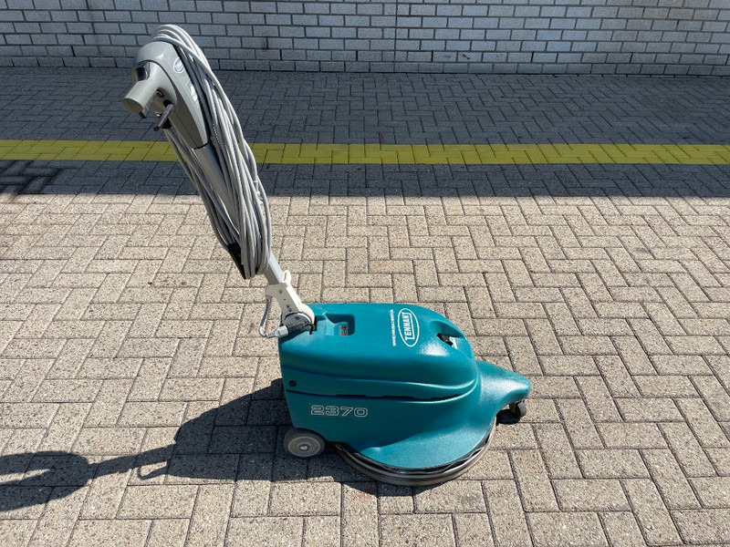 TENNANT 2370 - Vozilo za pometanje: slika 1 TENNANT 2370 - Vozilo za pometanje: slika 1