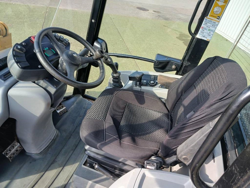 Kolesni nakladalec Cat 906H, Hjullastare: slika 6