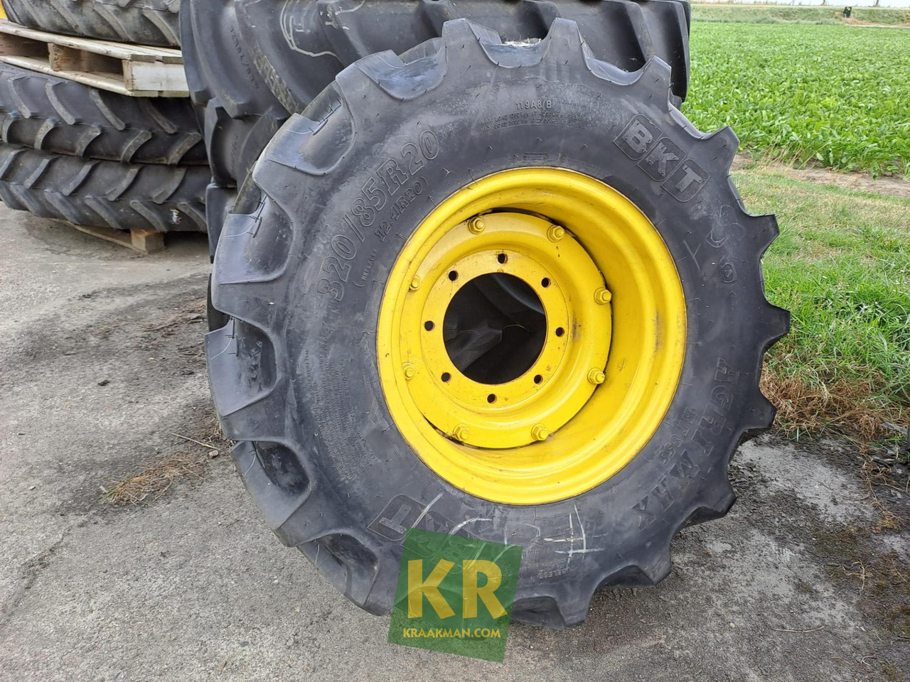 BKT 320/85R20 855 - Kompletno kolo za Kmetijski stroj: slika 3 BKT 320/85R20 855 - Kompletno kolo za Kmetijski stroj: slika 3