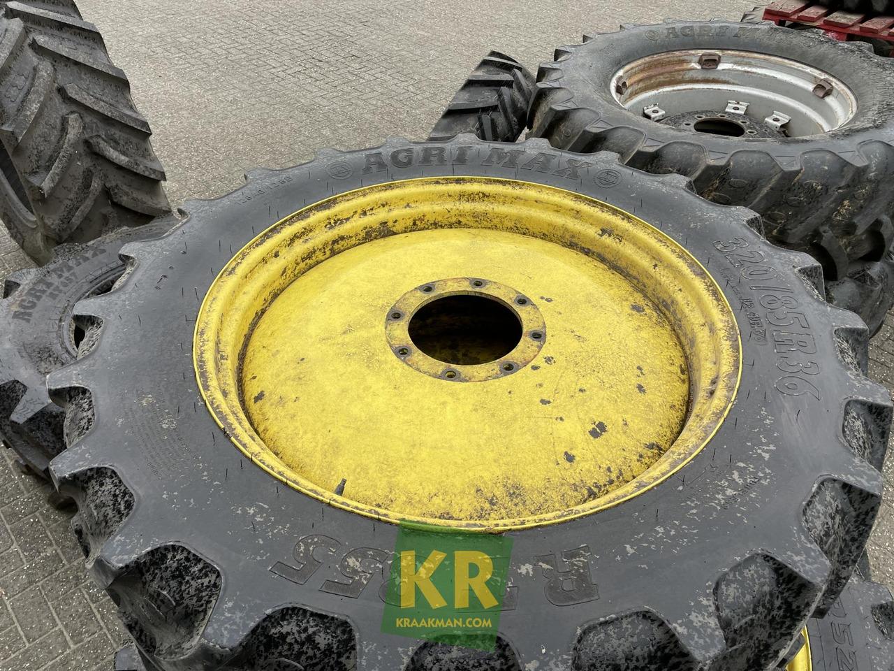 BKT 320/85R36 op velg BKT - Kompletno kolo za Kmetijski stroj: slika 3 BKT 320/85R36 op velg BKT - Kompletno kolo za Kmetijski stroj: slika 3
