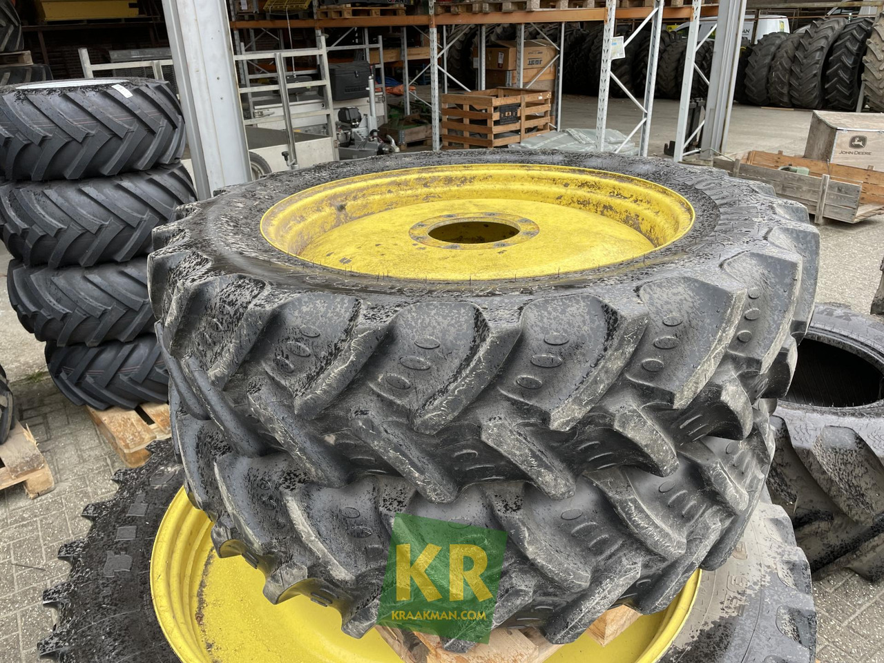 BKT 320/85R36 op velg BKT - Kompletno kolo za Kmetijski stroj: slika 1 BKT 320/85R36 op velg BKT - Kompletno kolo za Kmetijski stroj: slika 1
