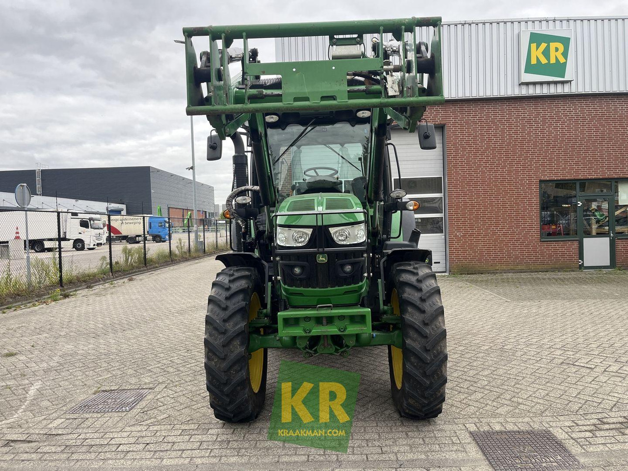 John Deere 6115R - Traktor: slika 2 John Deere 6115R - Traktor: slika 2