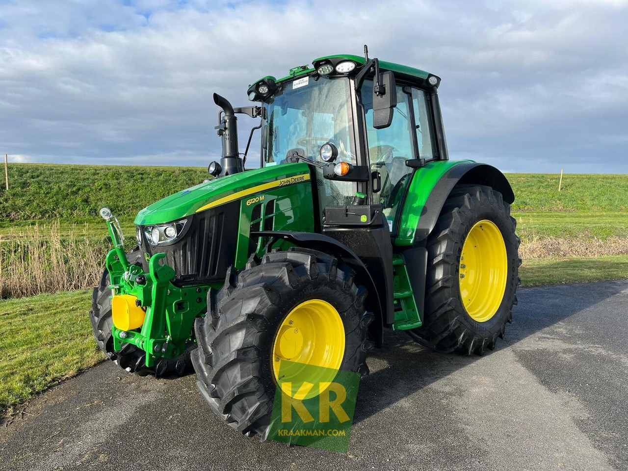John Deere 6120M - Traktor: slika 1 John Deere 6120M - Traktor: slika 1