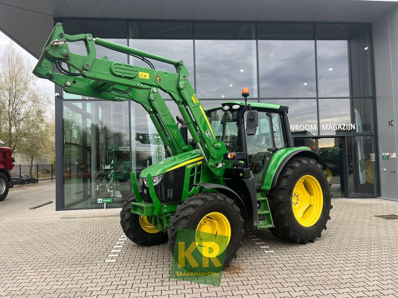 John Deere 6120M - Traktor: slika 1 John Deere 6120M - Traktor: slika 1