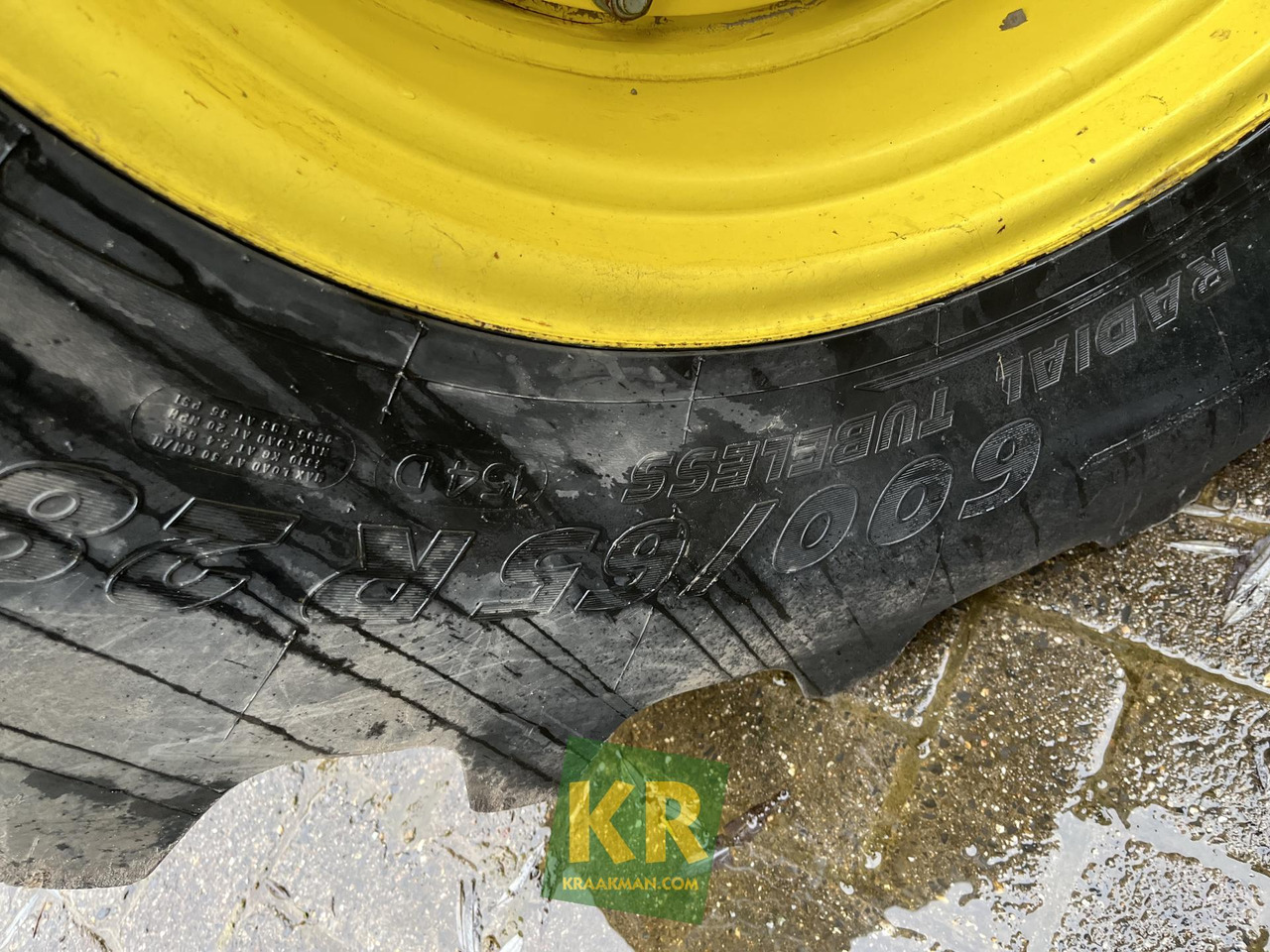 Traktor John Deere 6215R: slika 9