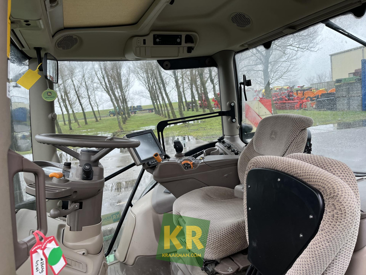 Traktor John Deere 6215R: slika 10