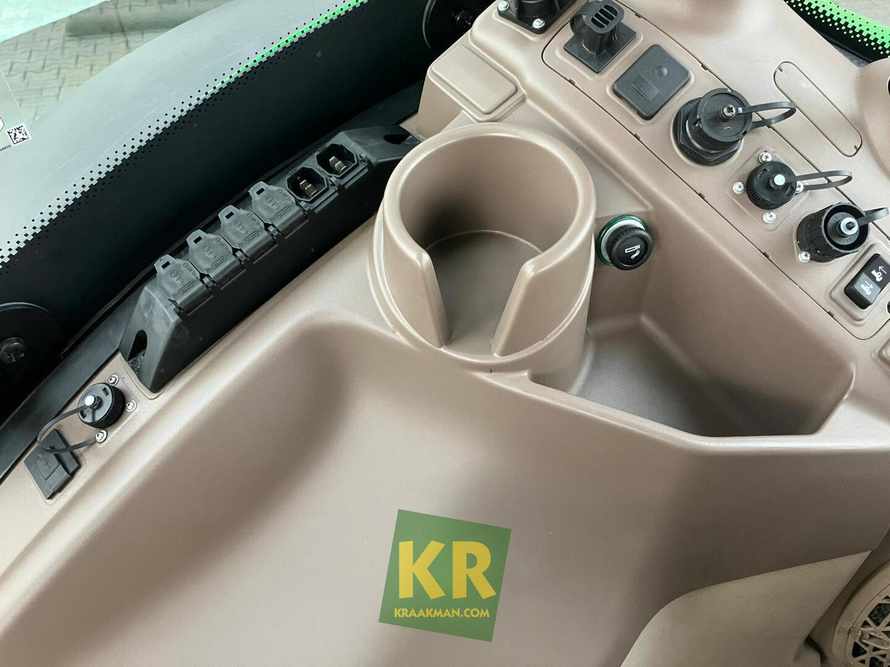 John Deere 6R 155 - Traktor: slika 3 John Deere 6R 155 - Traktor: slika 3