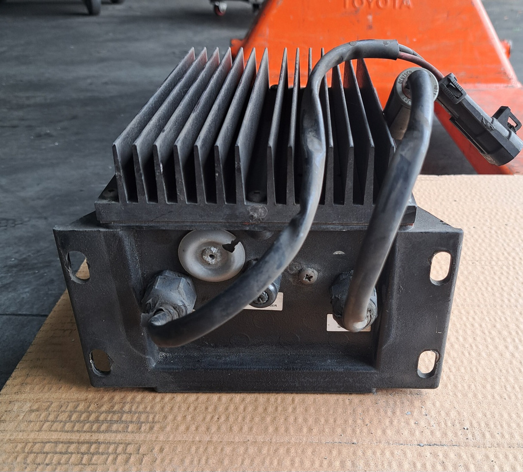 BATTERY CHARGER 12V – VECTOR - Akumulator: slika 3 BATTERY CHARGER 12V – VECTOR - Akumulator: slika 3