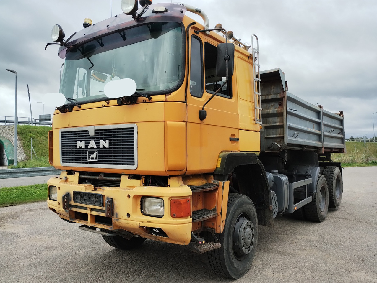 MAN F90 19-372 6X4 - 4 - Tovornjak prekucnik: slika 1 MAN F90 19-372 6X4 - 4 - Tovornjak prekucnik: slika 1