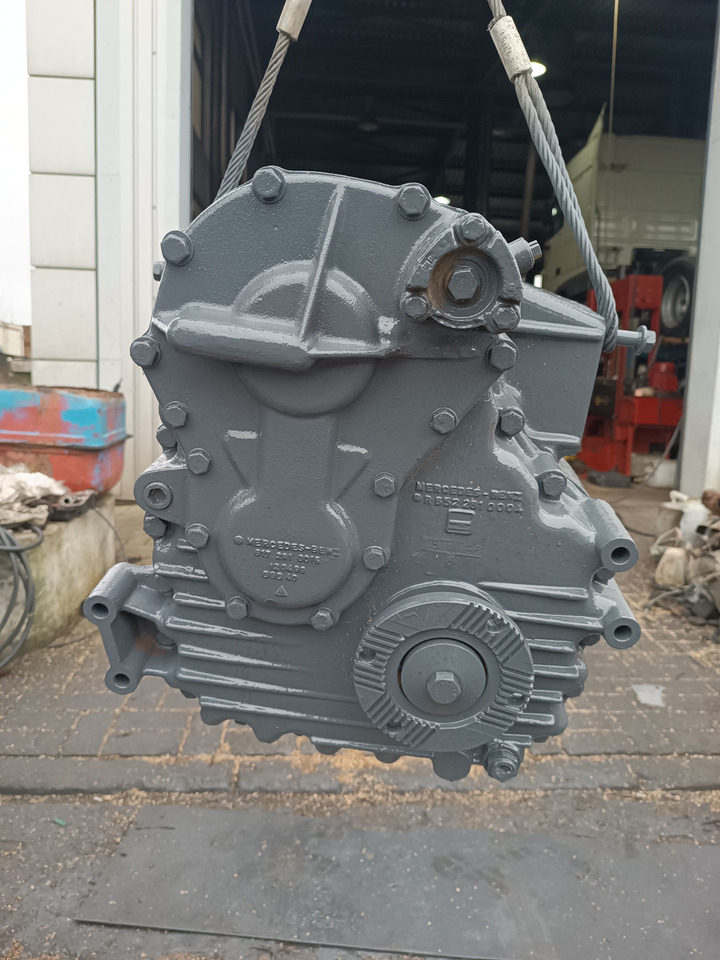 MERCEDES-BENZ SKRZYNIA ROZDZIELCZA REDUKTOR VG900 4x4 SK 1824 1827 - Nihajni motor: slika 2 MERCEDES-BENZ SKRZYNIA ROZDZIELCZA REDUKTOR VG900 4x4 SK 1824 1827 - Nihajni motor: slika 2