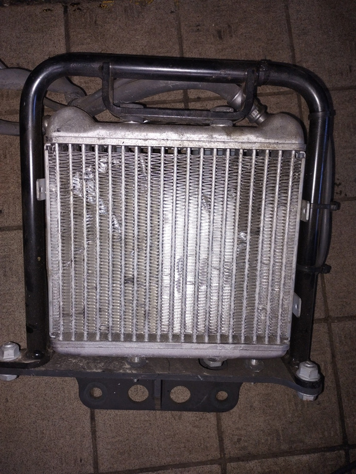 Mercedes Actros Atego Arocs Chłodnica oleju Oil cooler Skrzyni rozdzielczej VG1400 VG1700 VG2400 A9412800106 9412800106 0015003693 0005401988 - Hladilnik olja: slika 2 Mercedes Actros Atego Arocs Chłodnica oleju Oil cooler Skrzyni rozdzielczej VG1400 VG1700 VG2400 A9412800106 9412800106 0015003693 0005401988 - Hladilnik olja: slika 2