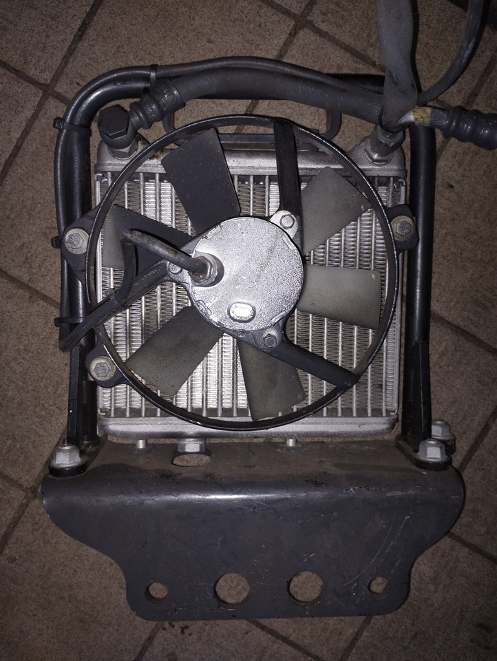 Mercedes Actros Atego Arocs Chłodnica oleju Oil cooler Skrzyni rozdzielczej VG1400 VG1700 VG2400 A9412800106 9412800106 0015003693 0005401988 - Hladilnik olja: slika 1 Mercedes Actros Atego Arocs Chłodnica oleju Oil cooler Skrzyni rozdzielczej VG1400 VG1700 VG2400 A9412800106 9412800106 0015003693 0005401988 - Hladilnik olja: slika 1