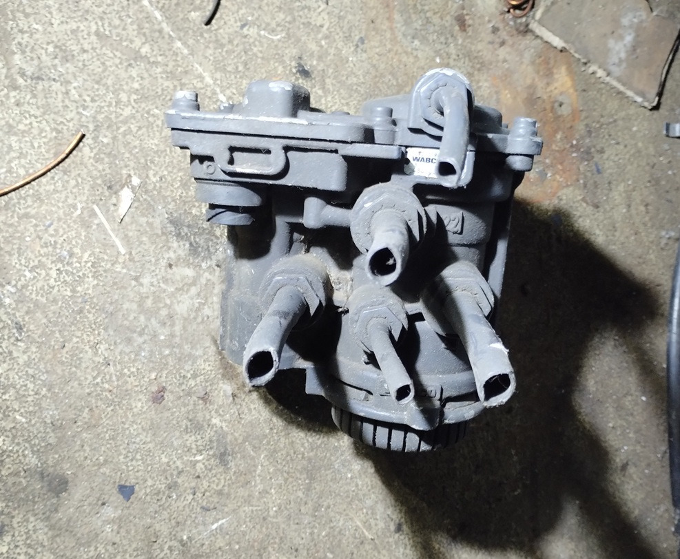 ZAWÓR MODULATOR EBS WABCO 0004319413 4802040020 MERCEDES ACTROS MP2 MP3 - Zavorni ventil: slika 1 ZAWÓR MODULATOR EBS WABCO 0004319413 4802040020 MERCEDES ACTROS MP2 MP3 - Zavorni ventil: slika 1