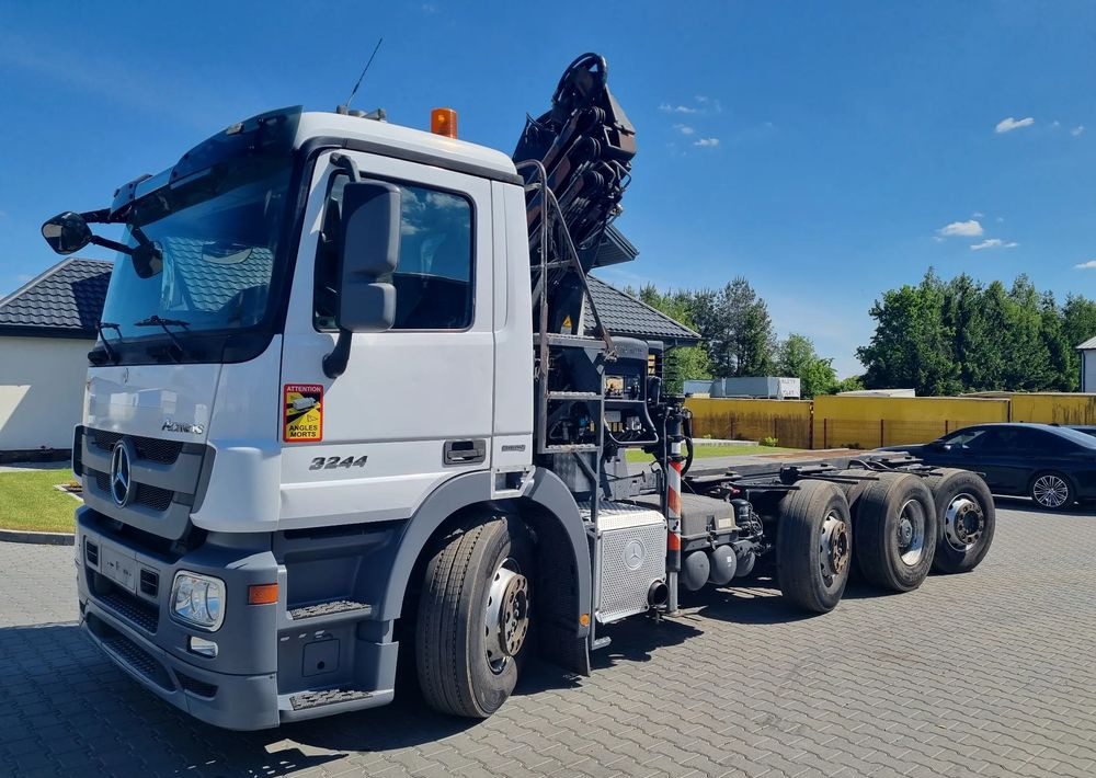 Mercedes-Benz Actros 3244 - Tovornjak-šasija: slika 1 Mercedes-Benz Actros 3244 - Tovornjak-šasija: slika 1