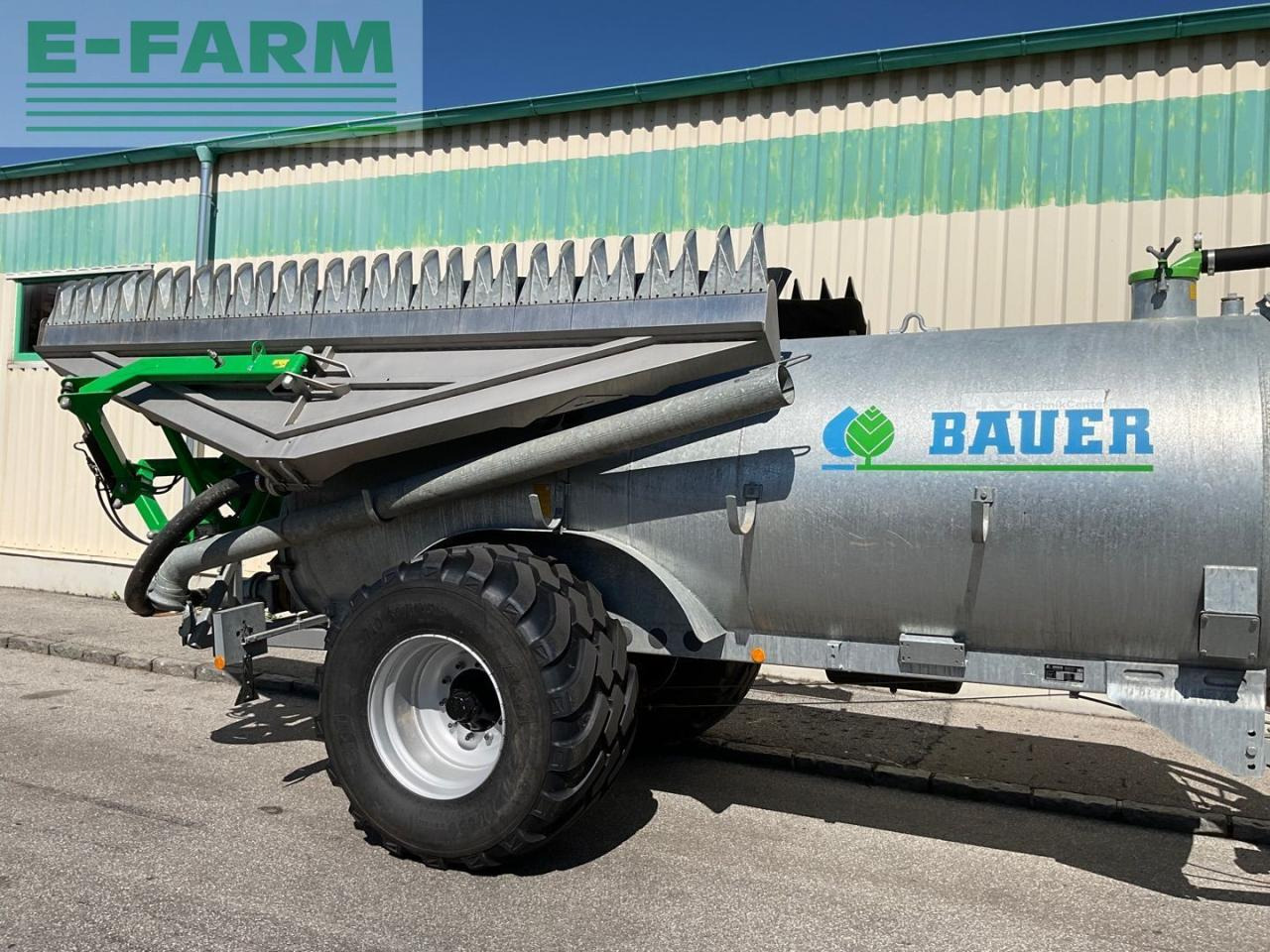 Bauer V 81 mit Schleppfix SFA 9 - Oprema za gnojenje: slika 2 Bauer V 81 mit Schleppfix SFA 9 - Oprema za gnojenje: slika 2