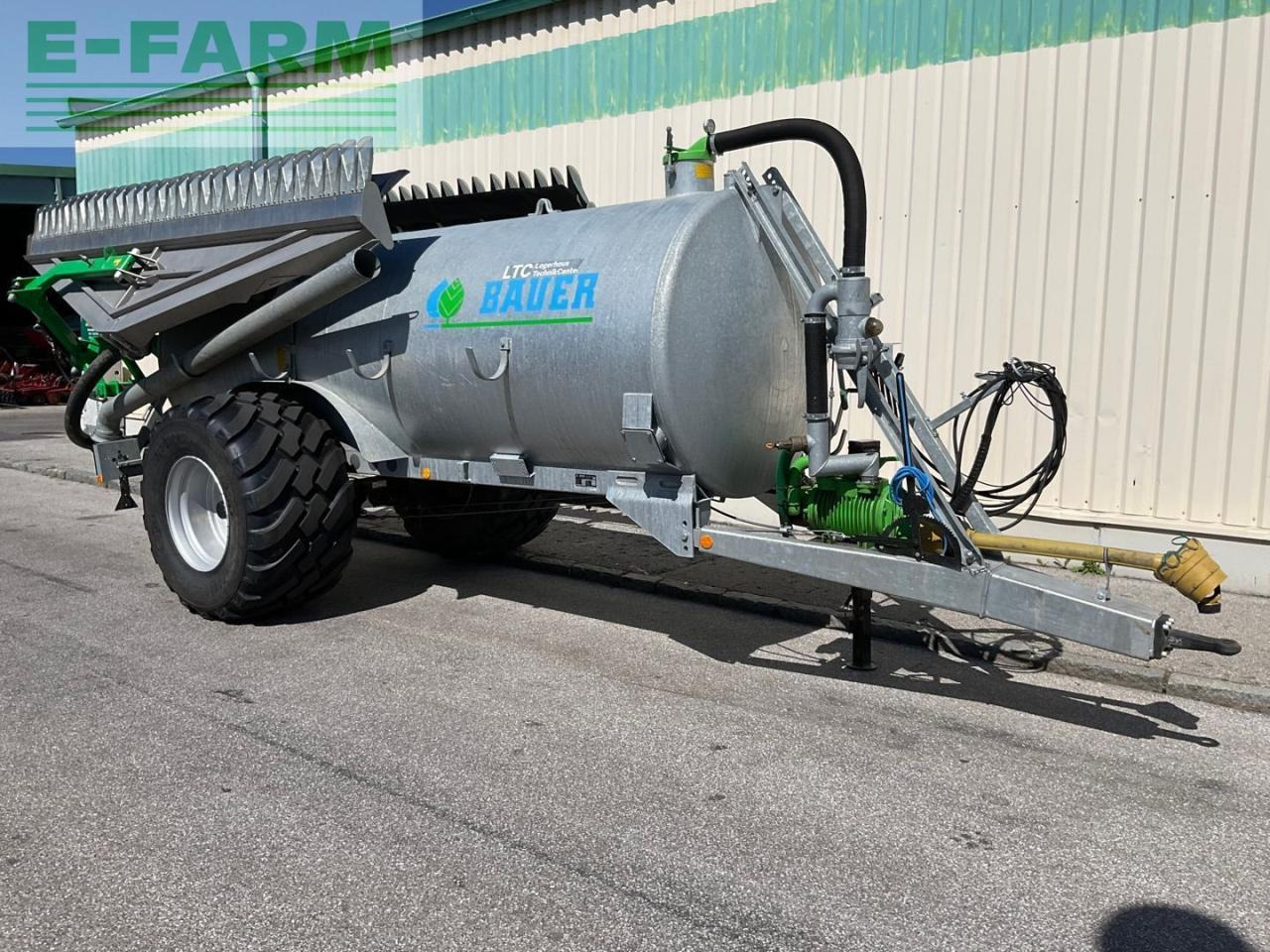 Bauer V 81 mit Schleppfix SFA 9 - Oprema za gnojenje: slika 1 Bauer V 81 mit Schleppfix SFA 9 - Oprema za gnojenje: slika 1