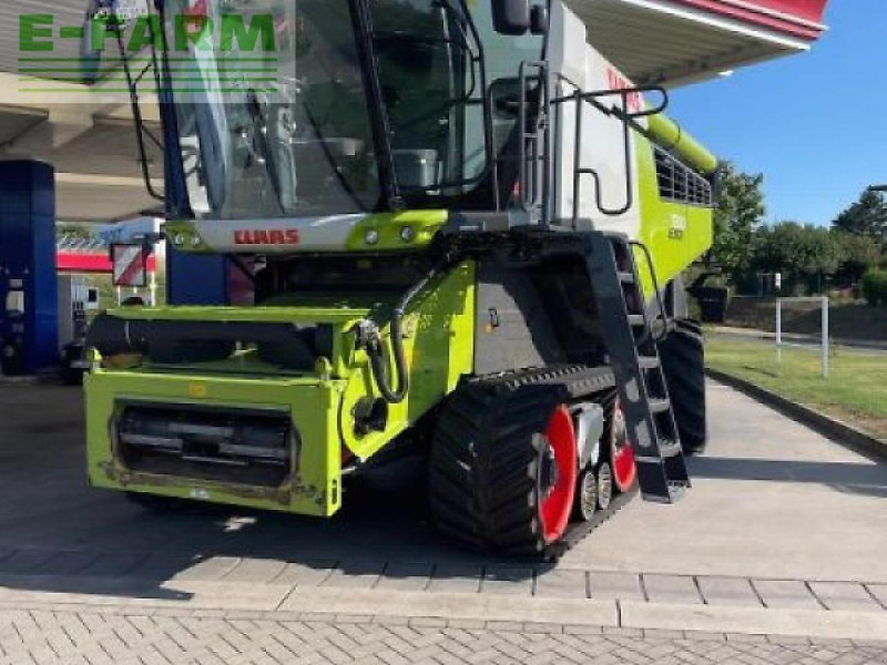CLAAS gebr. mähdrescher lexion7500tt - Kombajn harvester: slika 1 CLAAS gebr. mähdrescher lexion7500tt - Kombajn harvester: slika 1