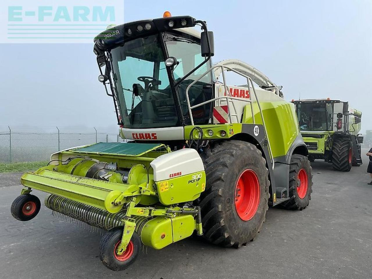 CLAAS jaguar 950 497 allrad mit pick-up - Kombajn za krmo: slika 2 CLAAS jaguar 950 497 allrad mit pick-up - Kombajn za krmo: slika 2