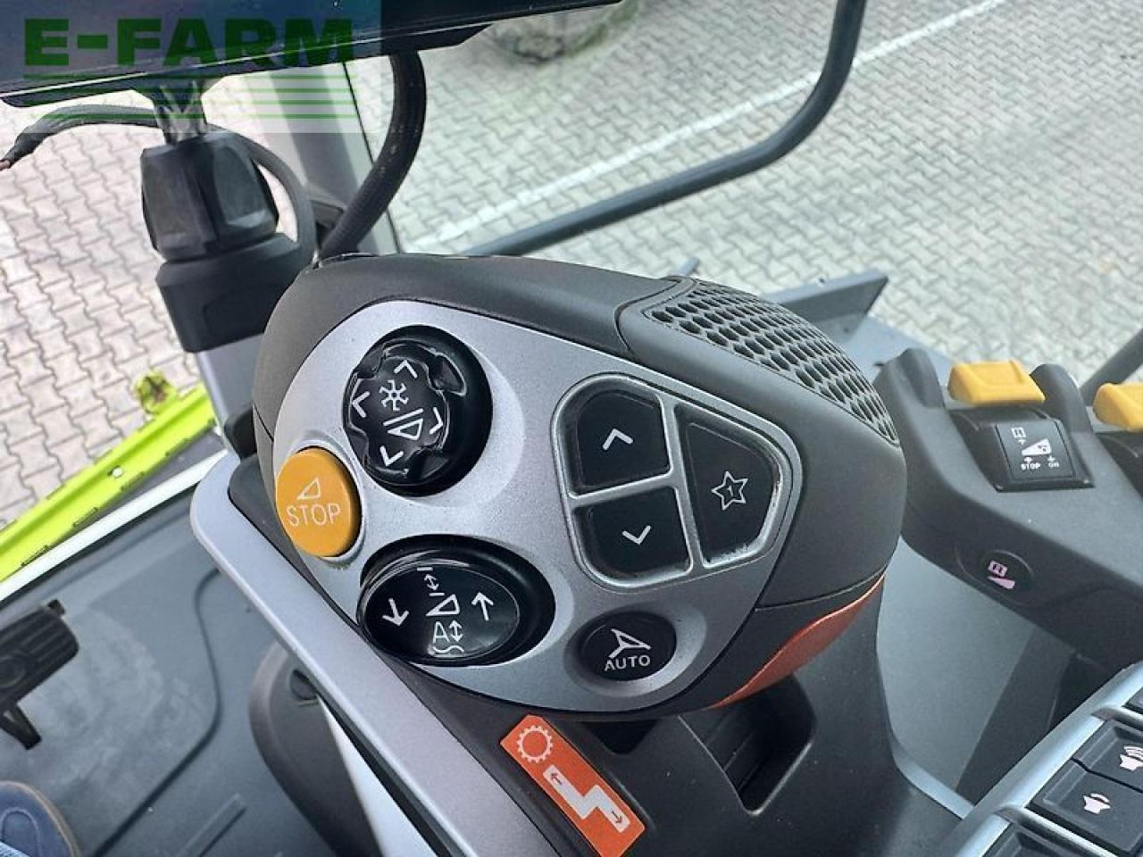 CLAAS lexion 8700 tt - Kombajn harvester: slika 2 CLAAS lexion 8700 tt - Kombajn harvester: slika 2