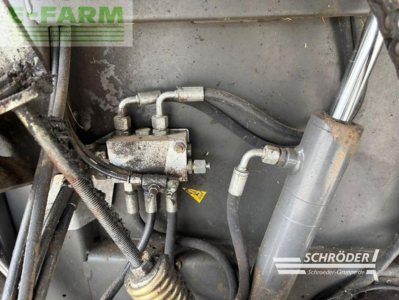 CLAAS variant 480 rc - Balirka za kvadratne bale: slika 4 CLAAS variant 480 rc - Balirka za kvadratne bale: slika 4