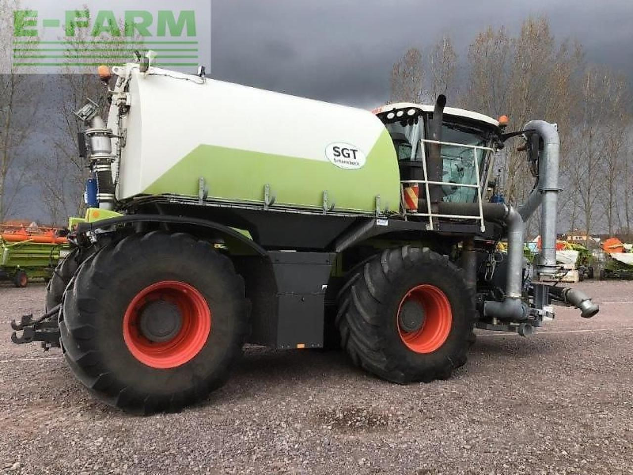 CLAAS xerion 3800 saddle trac - Samovozni škropilnik: slika 4 CLAAS xerion 3800 saddle trac - Samovozni škropilnik: slika 4