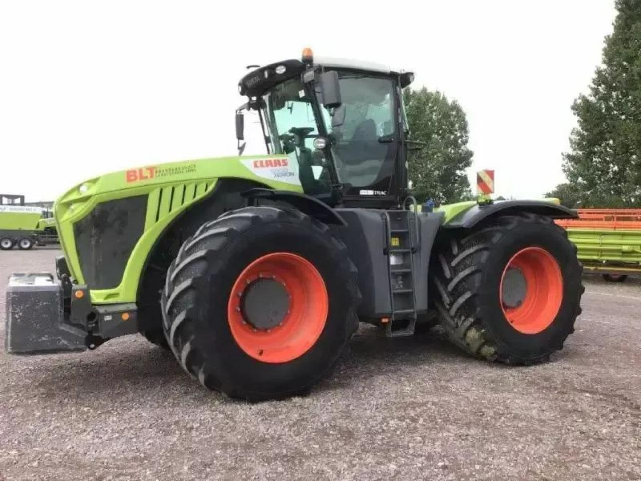 CLAAS xerion 5000 trac TRAC - Traktor: slika 1 CLAAS xerion 5000 trac TRAC - Traktor: slika 1
