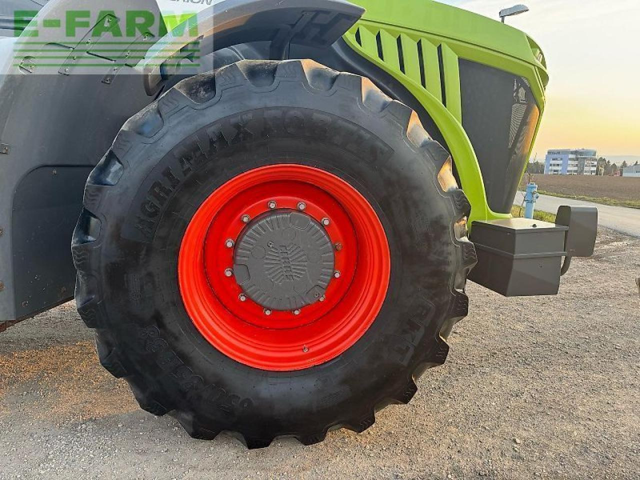 CLAAS xerion 5000 trac vc TRAC VC - Traktor: slika 5 CLAAS xerion 5000 trac vc TRAC VC - Traktor: slika 5