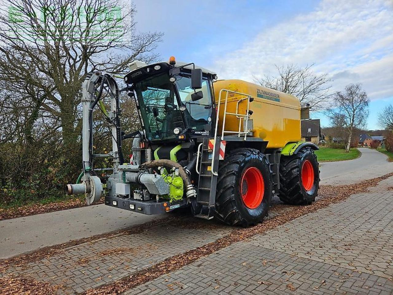 CLAAS xerion saddletrac 3800 "viele neuteile und reparaturen durchgeführt" - Samovozni škropilnik: slika 1 CLAAS xerion saddletrac 3800 "viele neuteile und reparaturen durchgeführt" - Samovozni škropilnik: slika 1